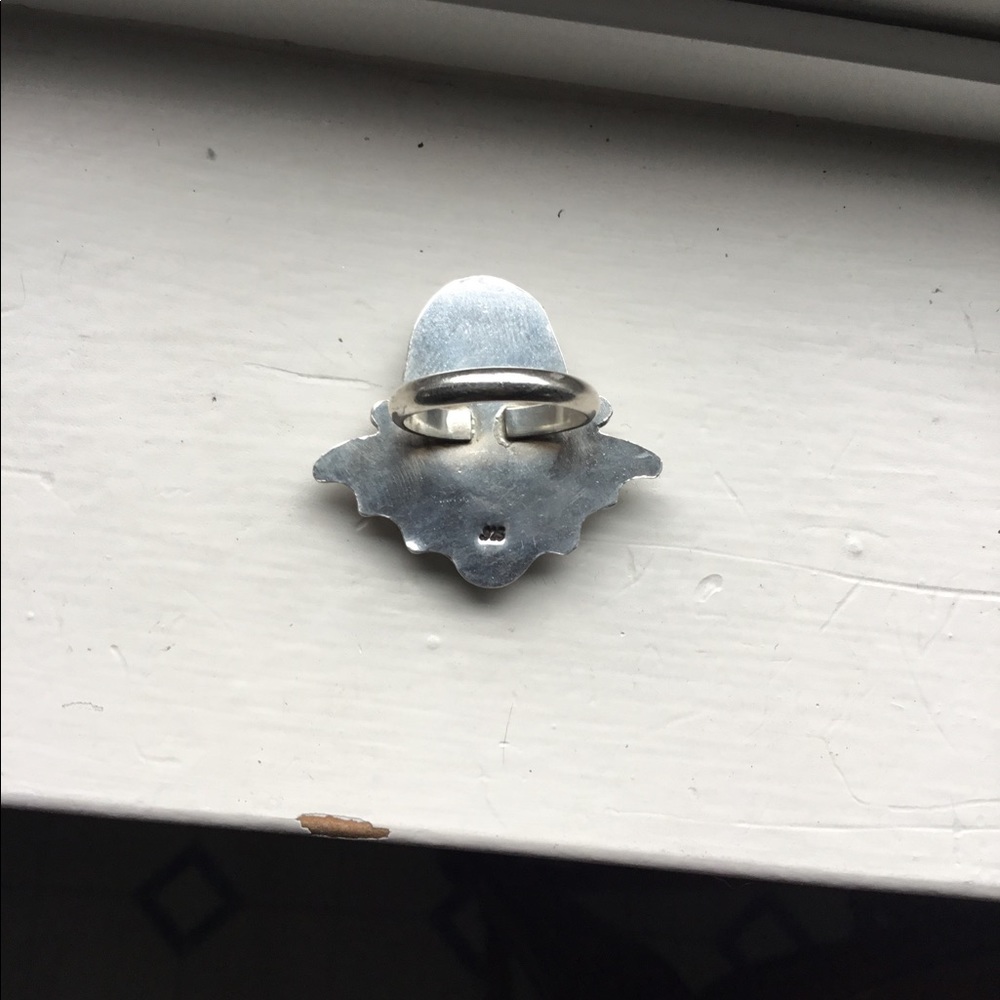 Beautiful ring - Picture 3 of 4